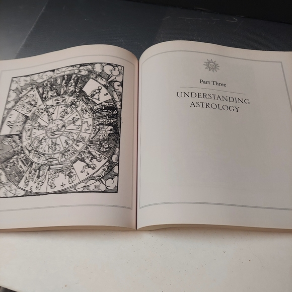 The only astrology book that you ll ever need by Jonna Woolfolk 700,000sold - Picture 2 of 4